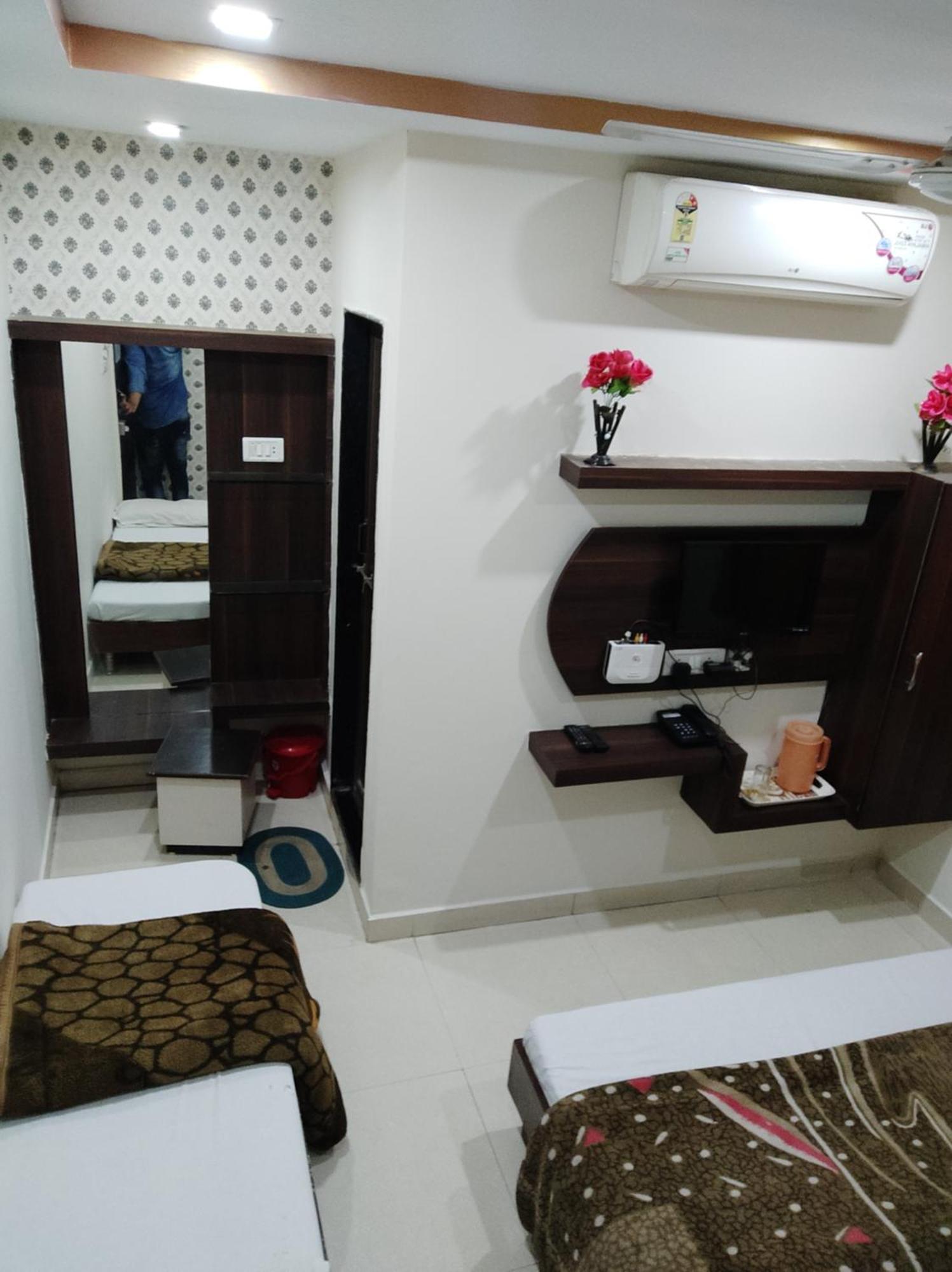 Hotel Vrandavan Palace Near Mahakal Temple Ujjain Extérieur photo