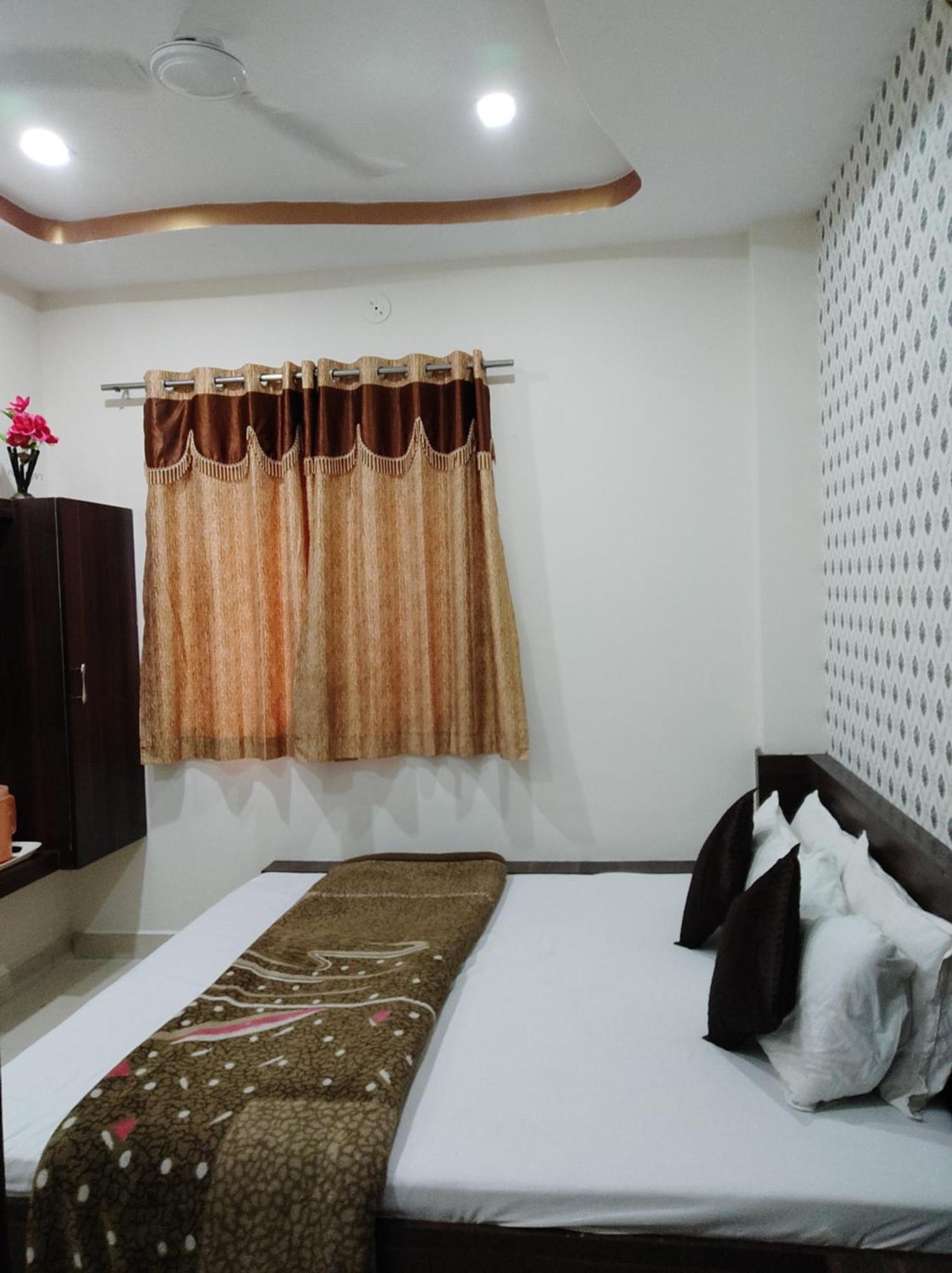Hotel Vrandavan Palace Near Mahakal Temple Ujjain Extérieur photo