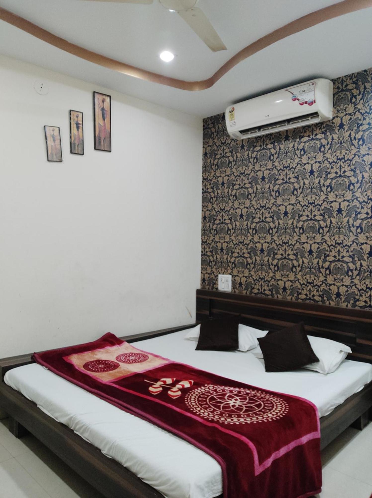Hotel Vrandavan Palace Near Mahakal Temple Ujjain Extérieur photo
