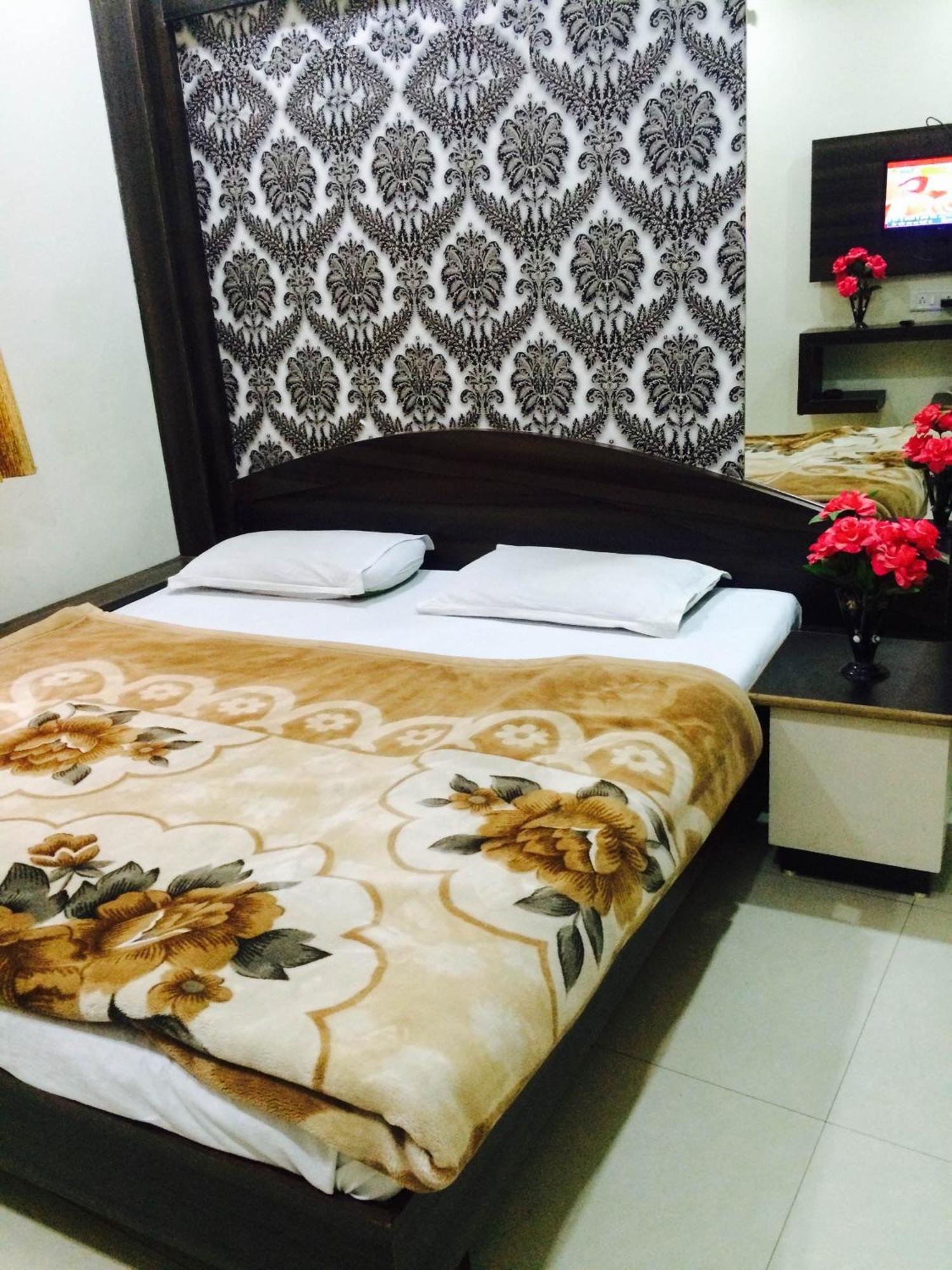 Hotel Vrandavan Palace Near Mahakal Temple Ujjain Extérieur photo
