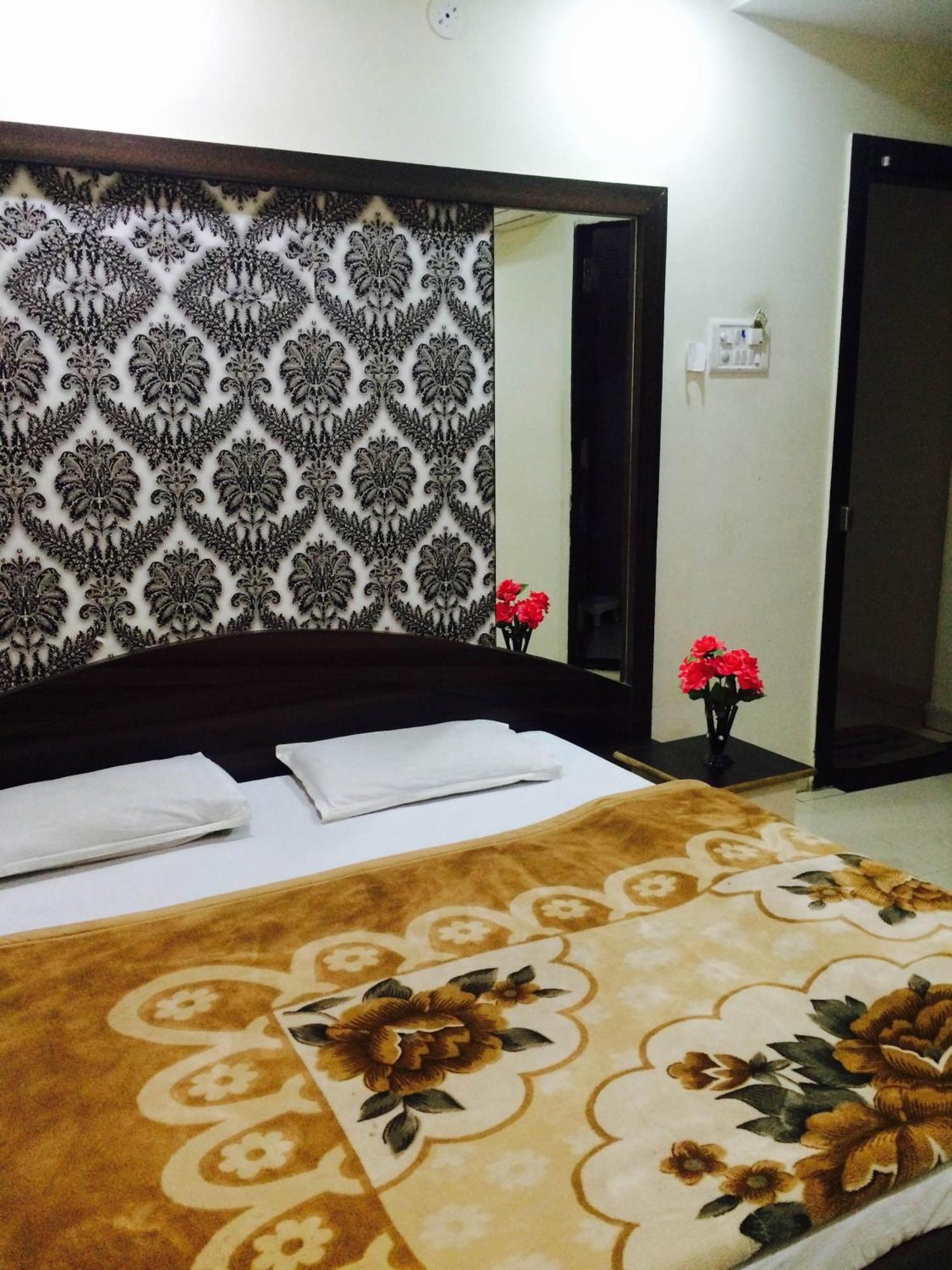 Hotel Vrandavan Palace Near Mahakal Temple Ujjain Extérieur photo