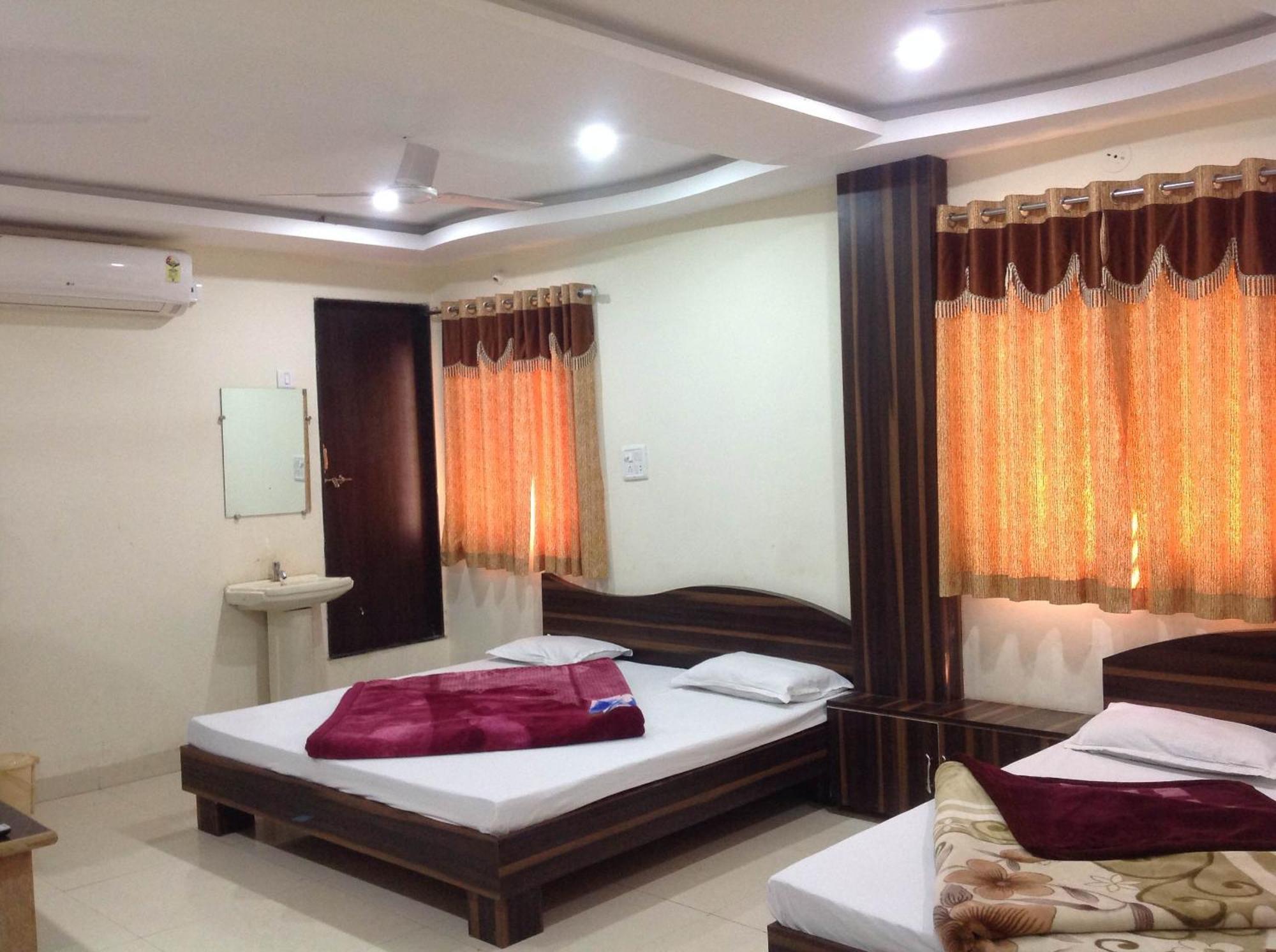 Hotel Vrandavan Palace Near Mahakal Temple Ujjain Extérieur photo