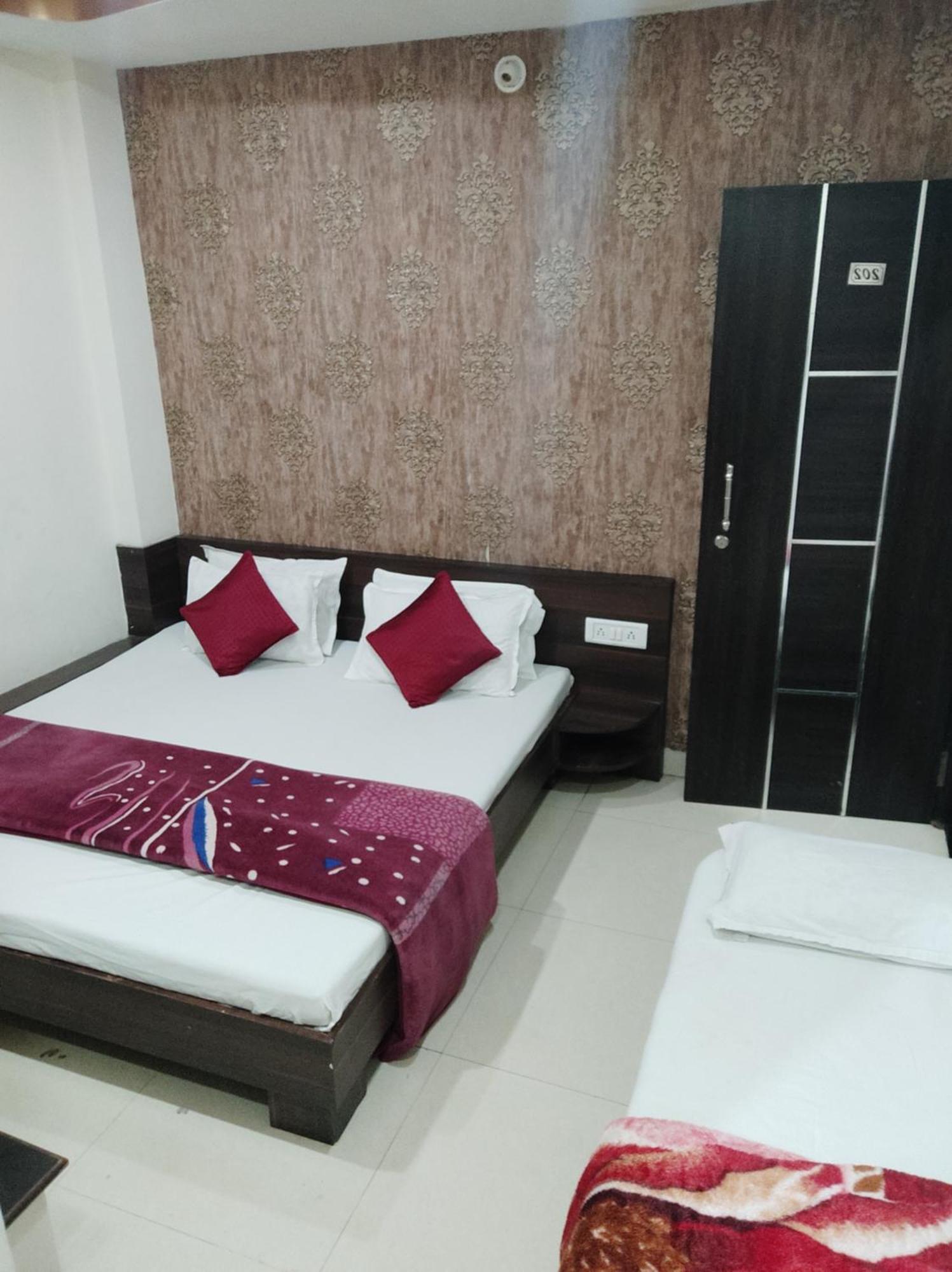 Hotel Vrandavan Palace Near Mahakal Temple Ujjain Extérieur photo