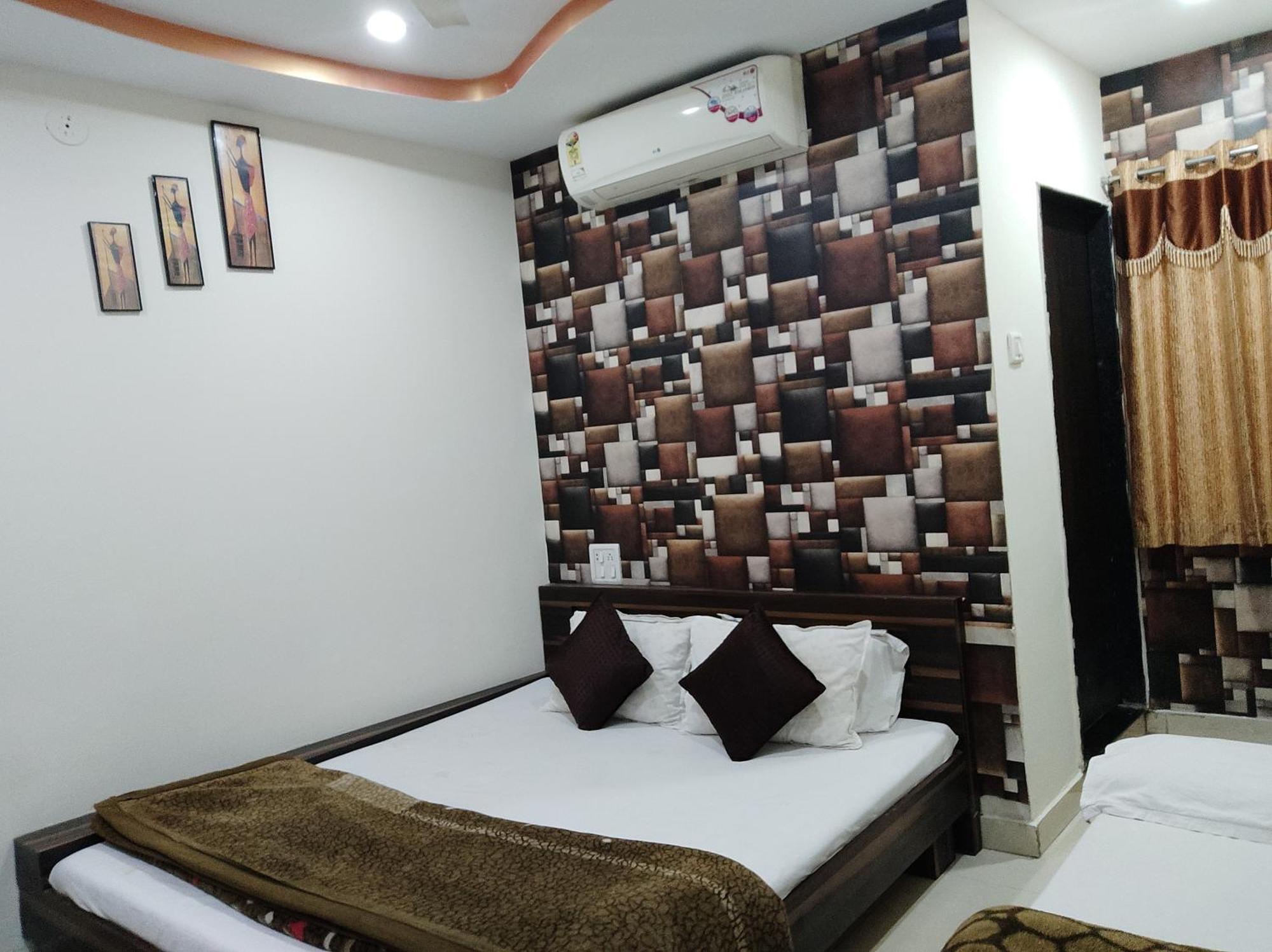 Hotel Vrandavan Palace Near Mahakal Temple Ujjain Extérieur photo