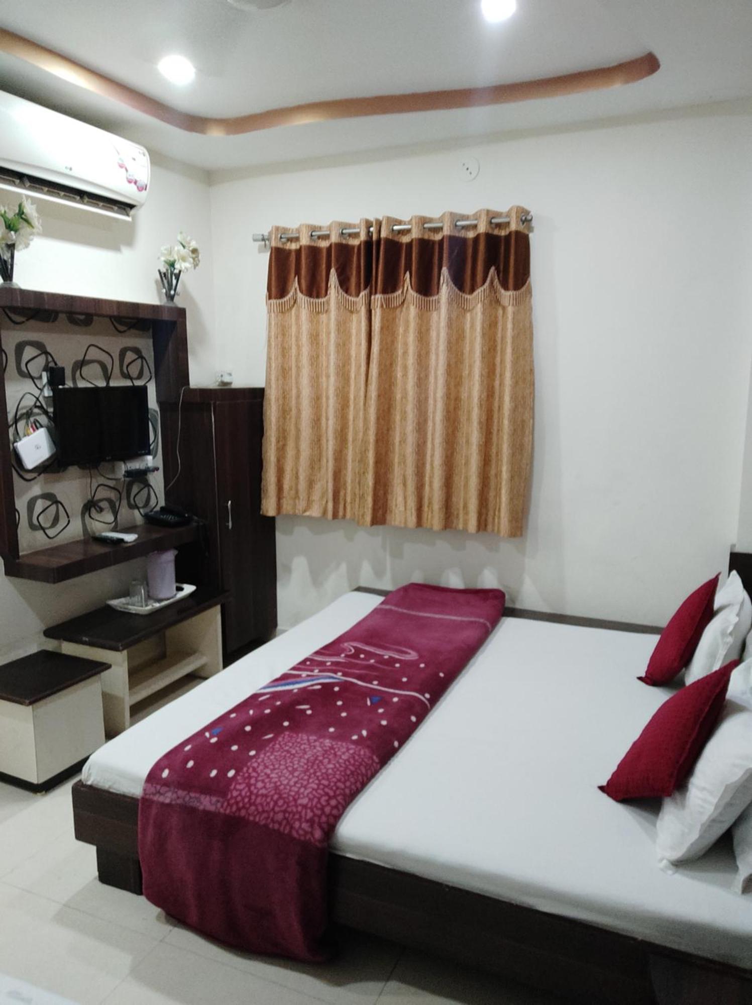 Hotel Vrandavan Palace Near Mahakal Temple Ujjain Extérieur photo