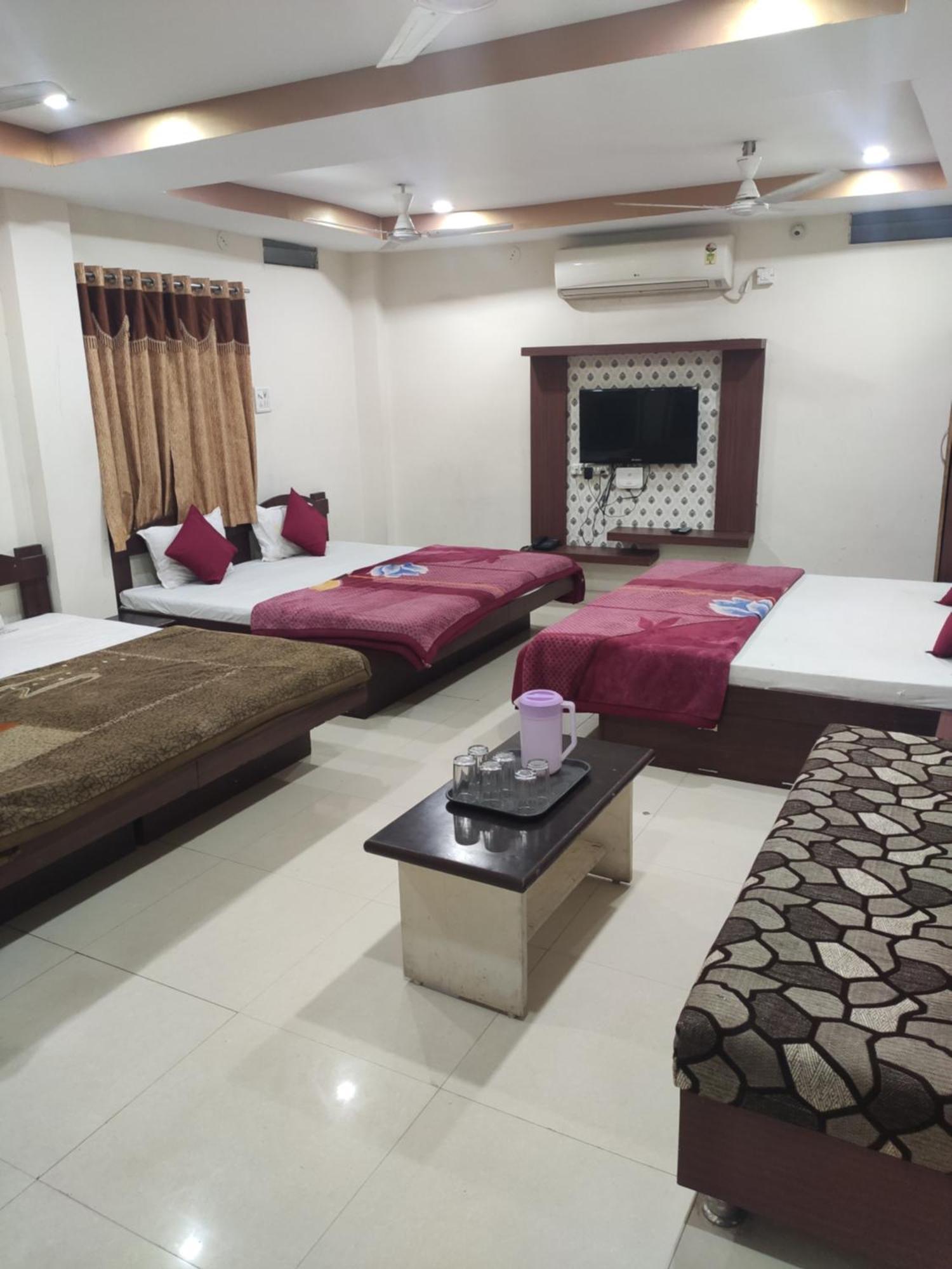 Hotel Vrandavan Palace Near Mahakal Temple Ujjain Extérieur photo