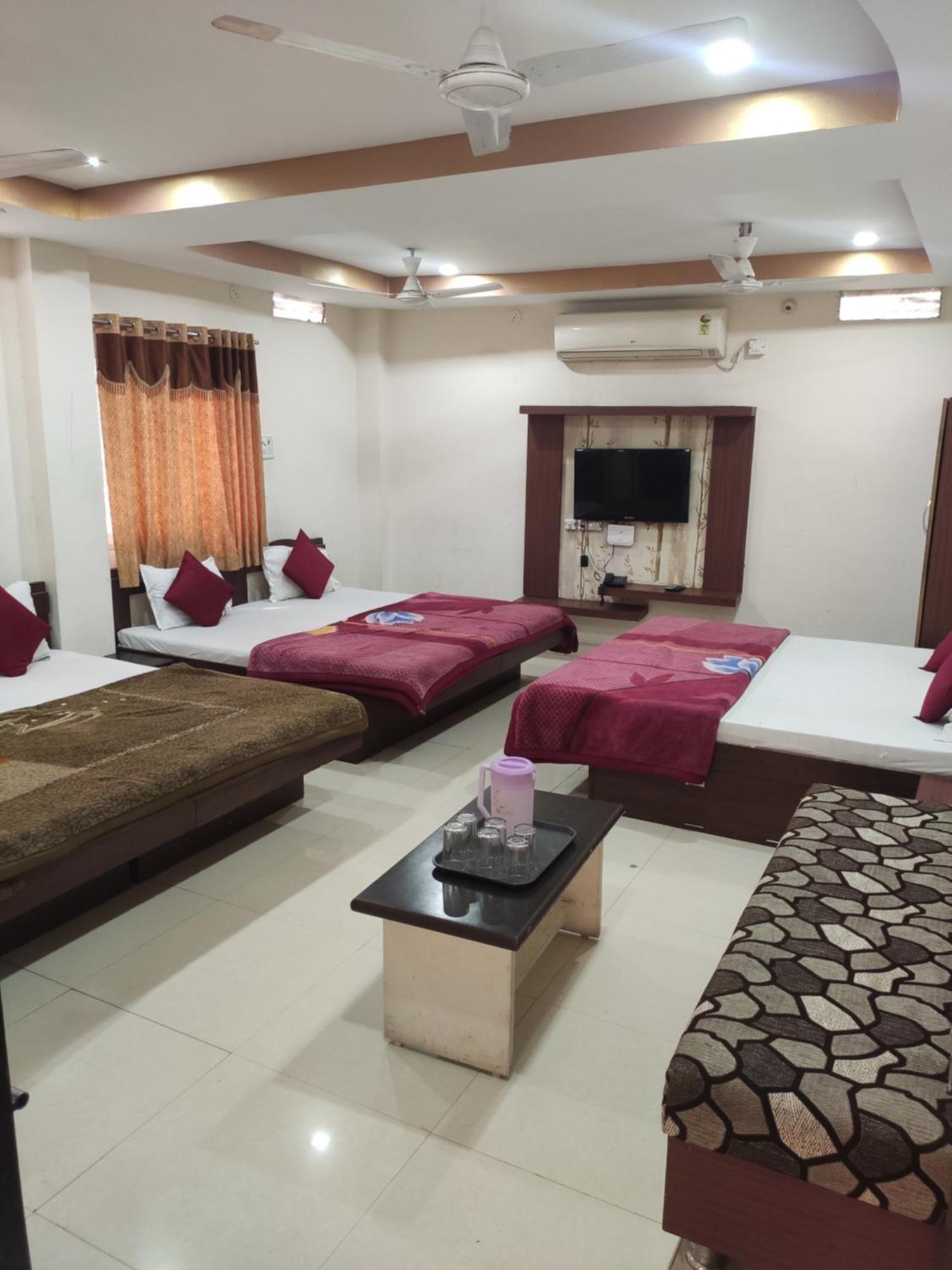 Hotel Vrandavan Palace Near Mahakal Temple Ujjain Extérieur photo