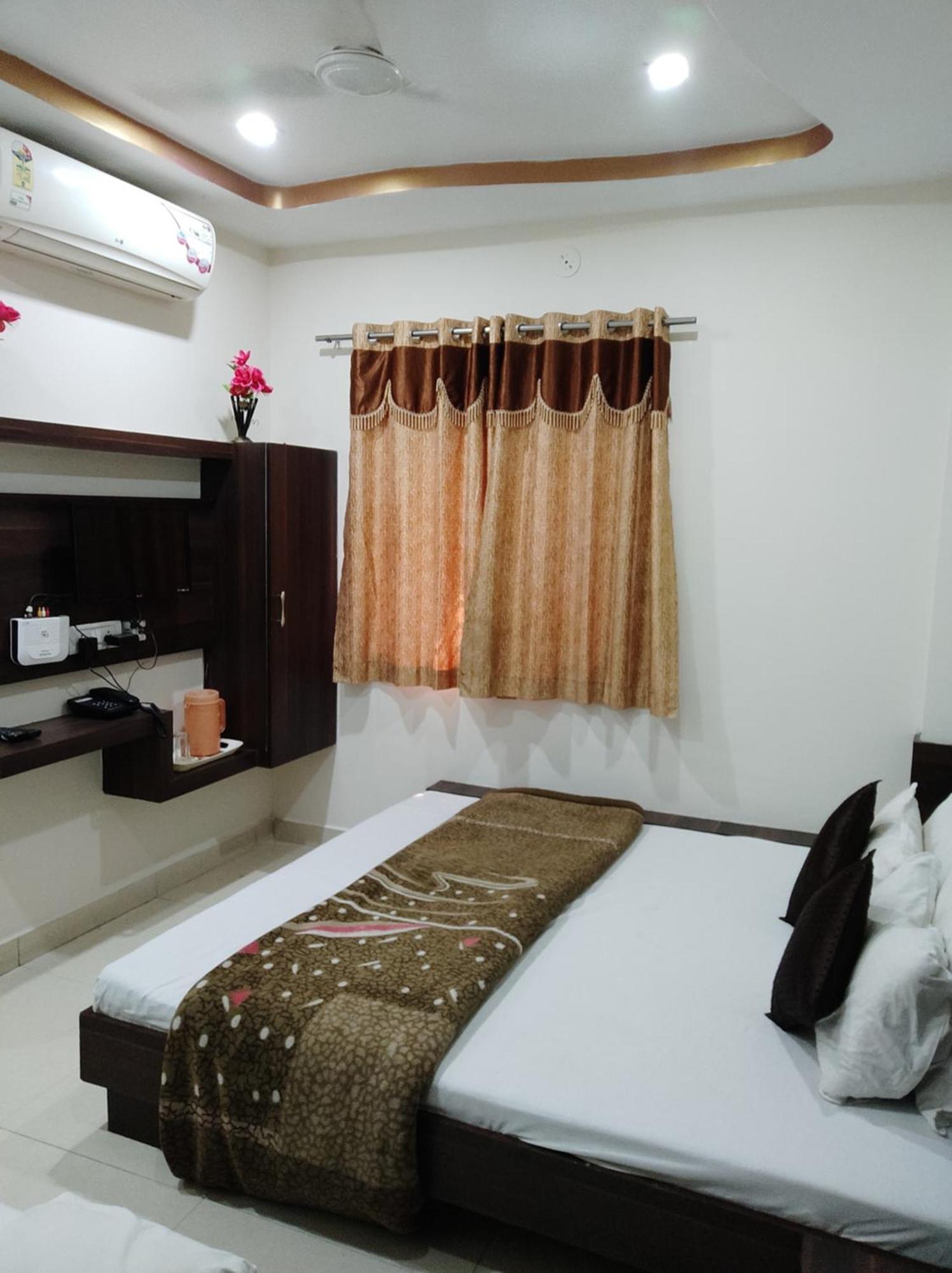 Hotel Vrandavan Palace Near Mahakal Temple Ujjain Extérieur photo