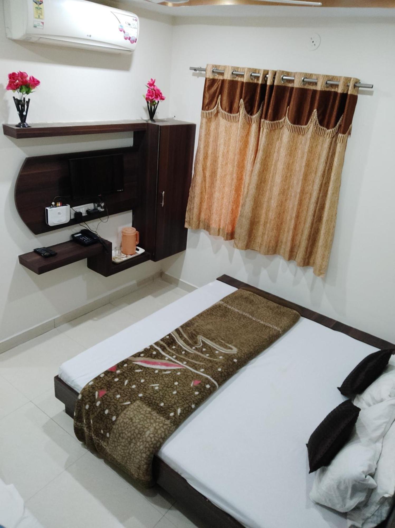 Hotel Vrandavan Palace Near Mahakal Temple Ujjain Extérieur photo